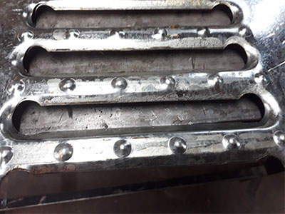 Pasos de Gato en lámina galvanizada